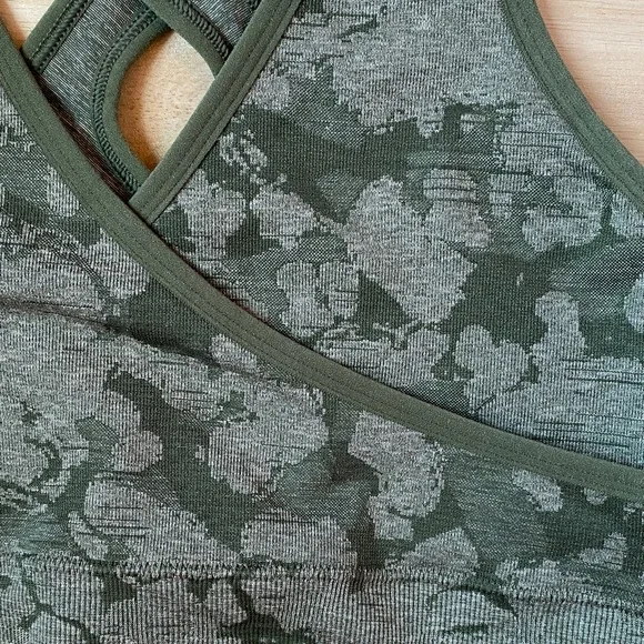 Gymshark Camo Sports Bra - Picture 3 of 12